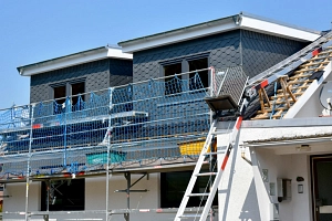 Dachsanierung-Erkereinbau-ZimmererDacdeckerarbeitenGerüstbau-BraasBauder-und-Roto-1030x744.jpg
